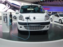 RENAULT… en prise avec le futur ! RENAULT… en prise avec le futur !