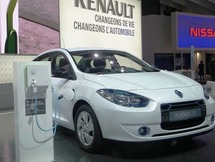 RENAULT… en prise avec le futur ! RENAULT… en prise avec le futur !