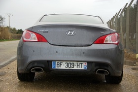 Hyundai Genesis Coupé 3.8 V6 Pack Executive Auto… Hyundai Genesis Coupé 3.8 V6 Pack Executive Auto…
