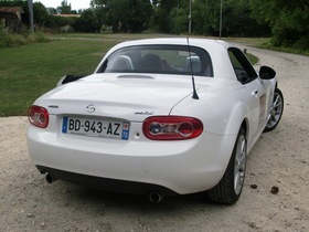 Mazda MX-5 Roadster coupé… Mazda MX-5 Roadster coupé…