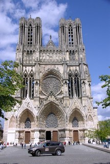 Du haut de ces tours, 800 ans vous contemplent