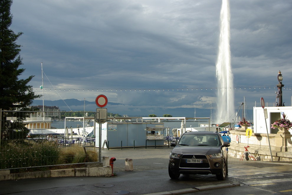 140 m de haut à une vitesse de 200 km/h, ce jet d'eau est le symbole de la cité genevoise