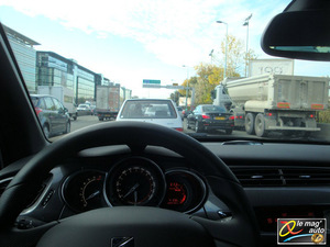 Vive le périphérique parisien et ses bouchons à toutes les heures.