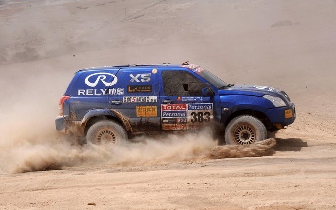 Un Rely X5 au Dakar 2010, la première grande course disputée par Chery