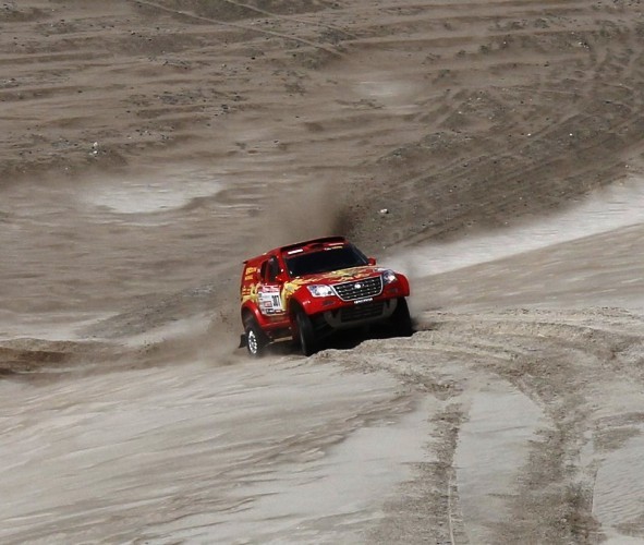 Carlos Sousa 7e du Dakar 2012 avec un Great Wall préparé en France par SMG