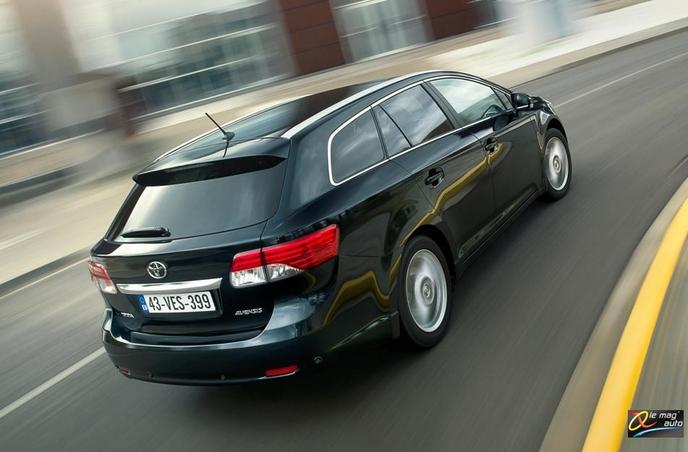 Toyota Avensis SW 2.0 124 D-4D FAP Lounge... Toyota Avensis SW 2.0 124 D-4D FAP Lounge...