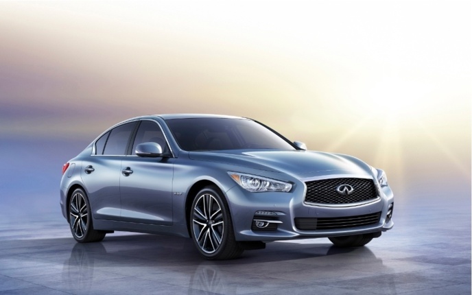 La Q50 inaugure le nouveau système d'appellation d'Infiniti. Désormais, les berlines seront désignées par la lettre Q, associée à un nombre en fonction de la taille de l'auto.
