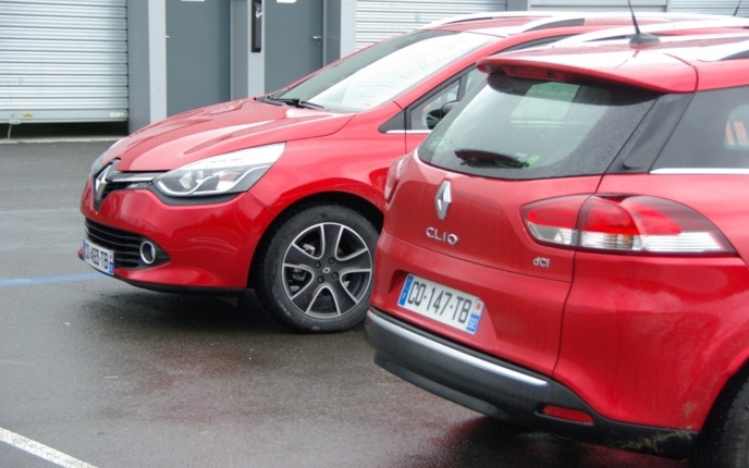 Le break de chasse Clio Estate rouge flamme
