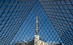 MERCEDES-BENZ : présentation d'une nouvelle sculpture de Wim Delvoye au Louvre